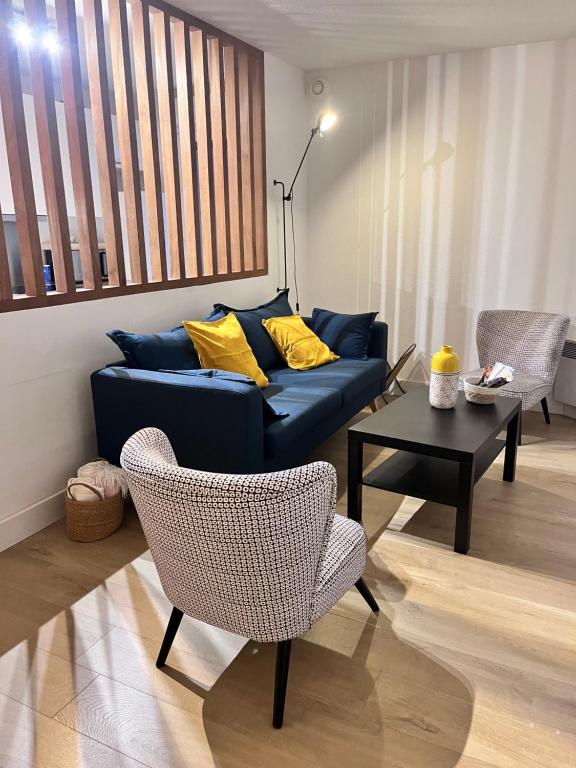 Appartement T3 proche remparts - 1