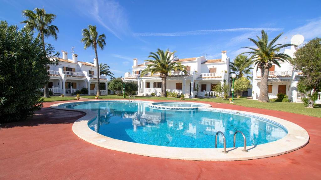 Casa adosada con piscina y jardin PLAYA ROMANA Albert Villas - 2
