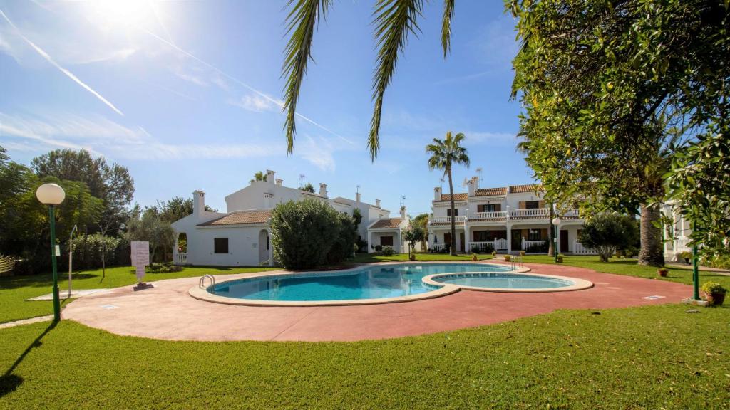 Casa adosada con piscina y jardin PLAYA ROMANA Albert Villas - 5