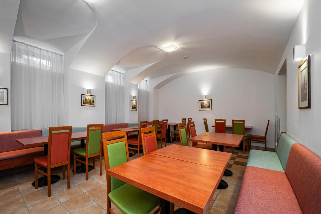 Food and beverages, City Central De Luxe in Prague