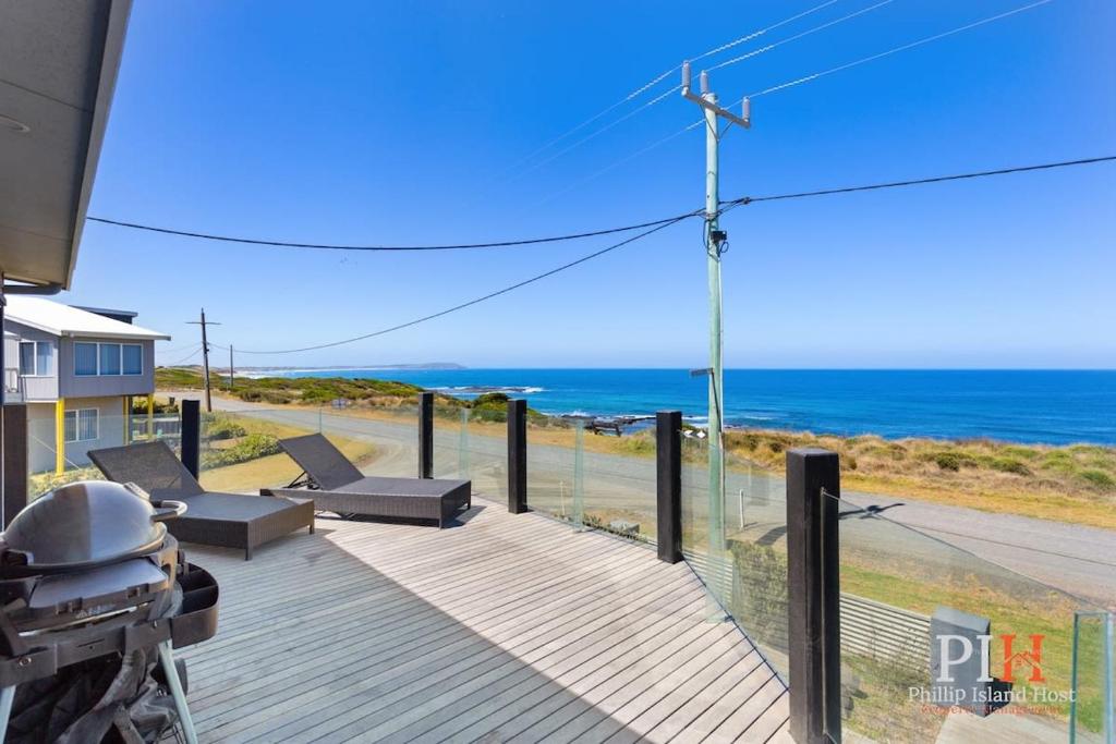 Ultimate Beachfront Retreat, Sunset Strip