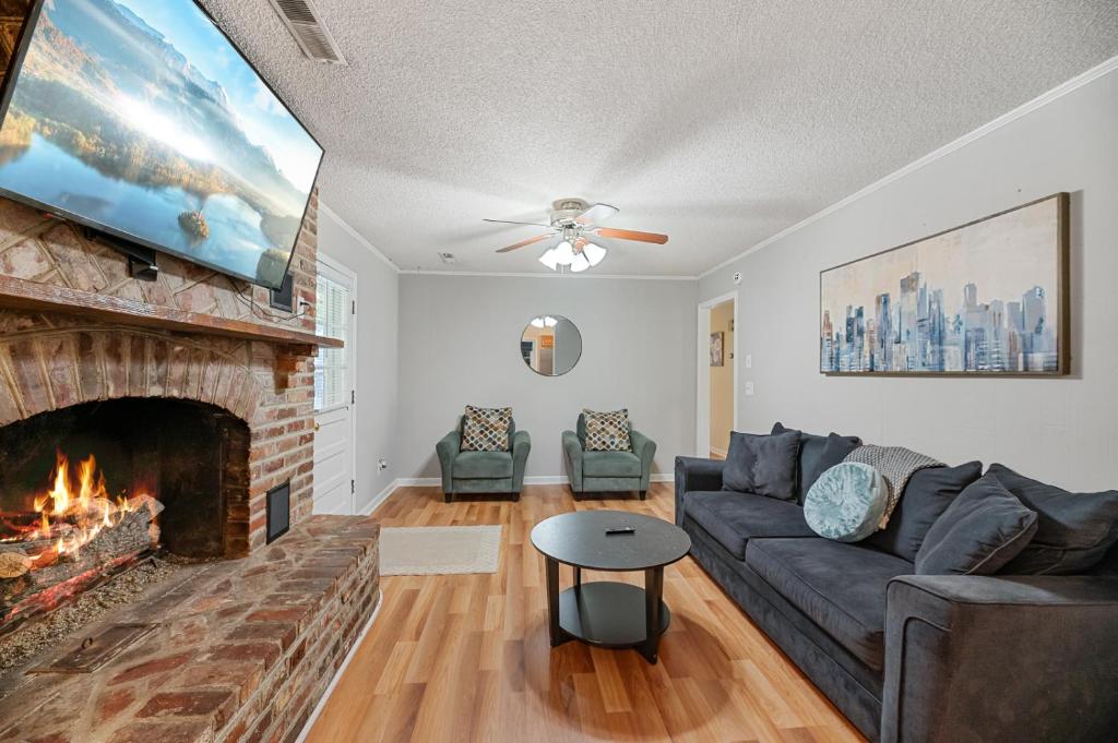 Southern Serenity Minutes From The Interstate, Ladson