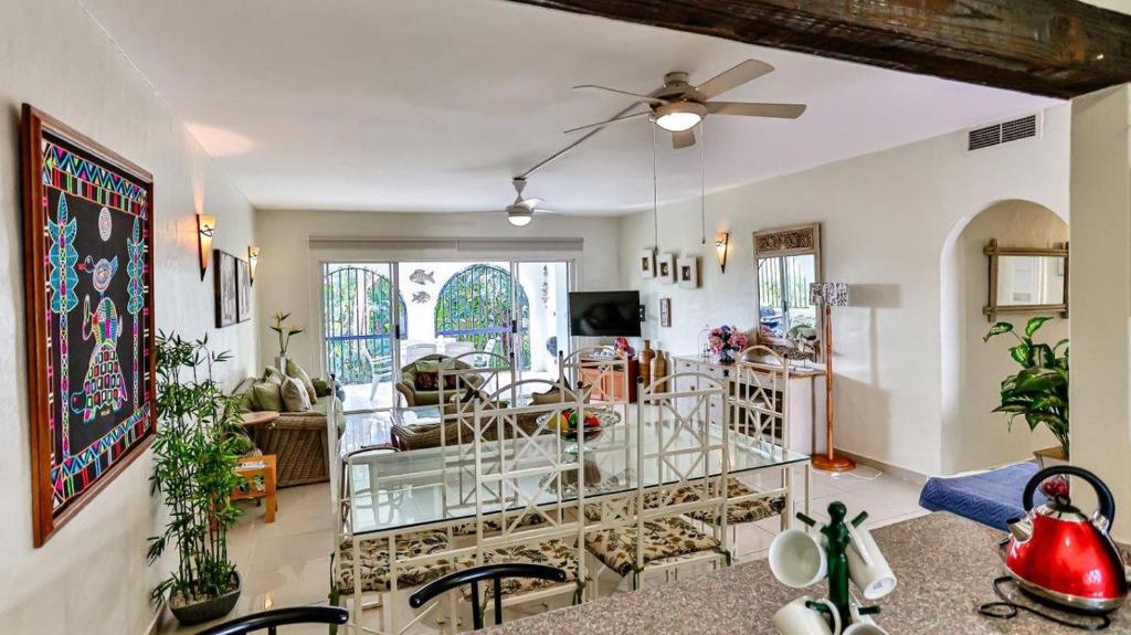 Santorini - 8 Pyrgos, Ballito