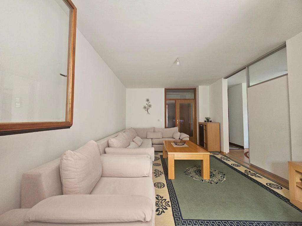 Cozy Sarajevo City Apartment - 4