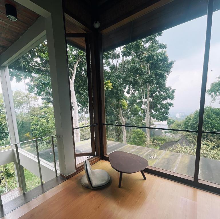 Wira garden vila city view & big garden for bbq and relax in Bandung strategic area Wira garden vila city view & big garden for bbq and relax in Bandung strategic area