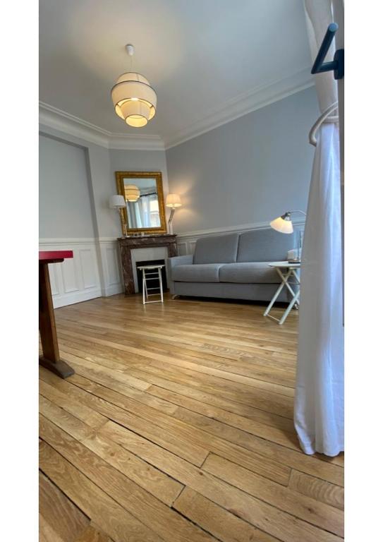Sunny Bastille-Roquette Paris - 5