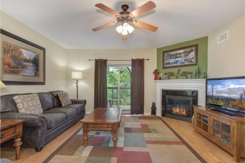 CL204 River Mist, Pigeon Forge