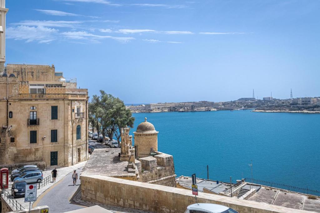 Stylish Seaview Valletta House, Valletta
