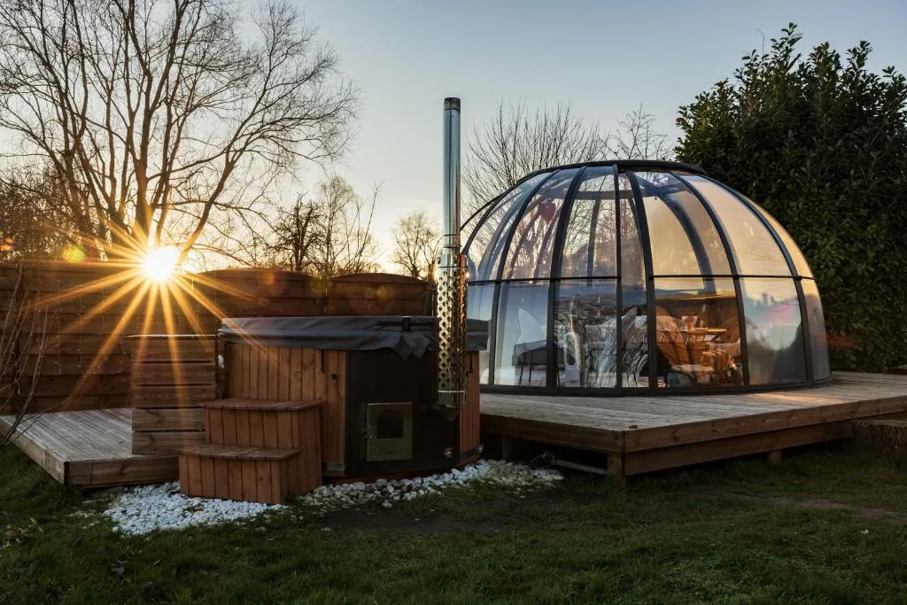 Sphair aux merveilles - Dôme romantique avec vue panoramique sur la nature, Hotel in Faimes