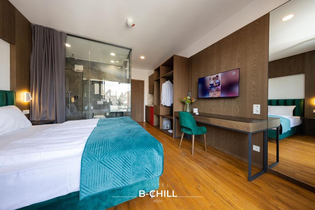 Hotel Room 5