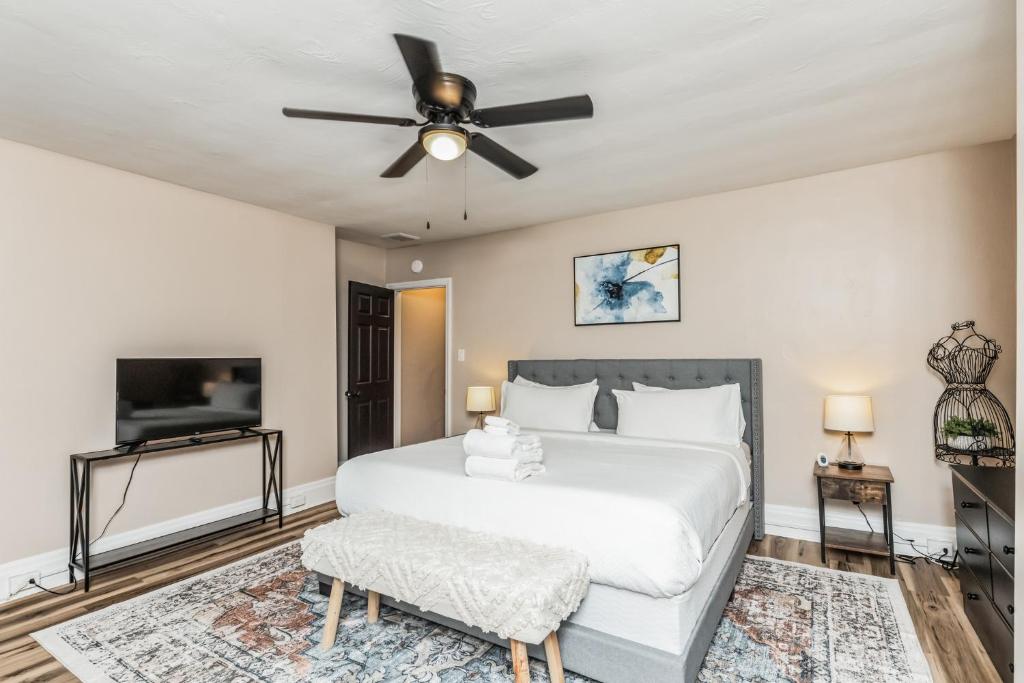 Beautifully designed two-story property, Pittsburgh