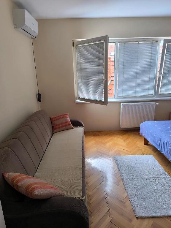 REA APARTMENT - 3