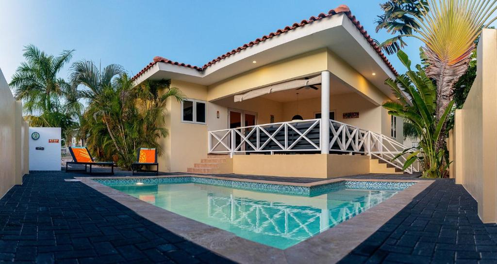 Curawauw - Villa with private pool in Jan Thiel, Willemstad
