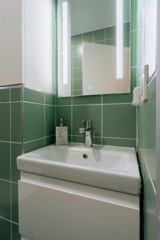 Stunning 1 Bedroom Apartment in Paris - 5