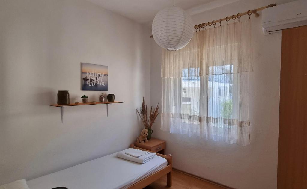 Single Room with Shared Bathroom