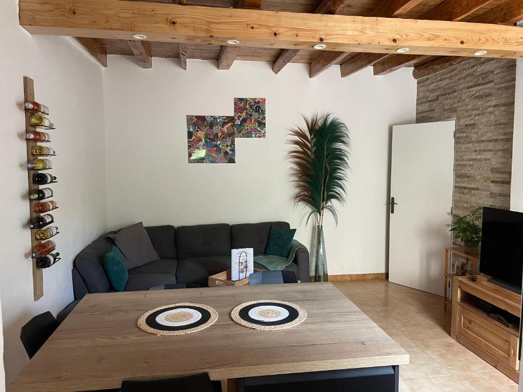 Maison de ville a 5 min à pied de la tour Luma - 4