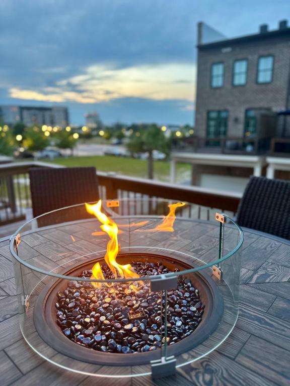 Waterside Retreat, Steps to River Street, Savannah