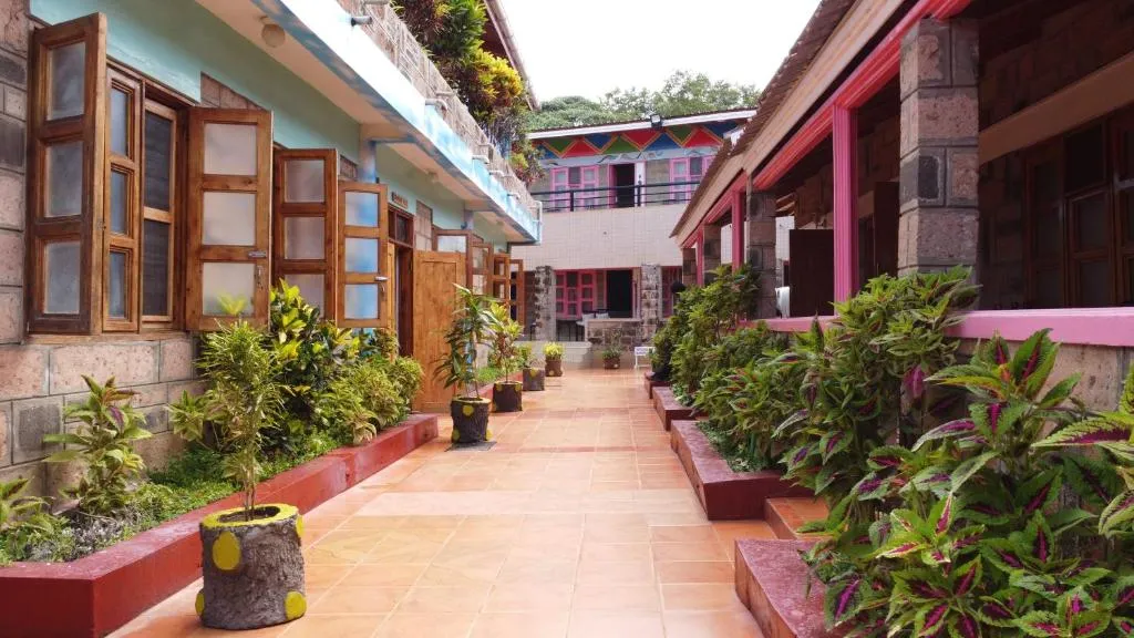 Miryams Village Inn Safari Lodge, hotel v destinaci Sultan Hamud