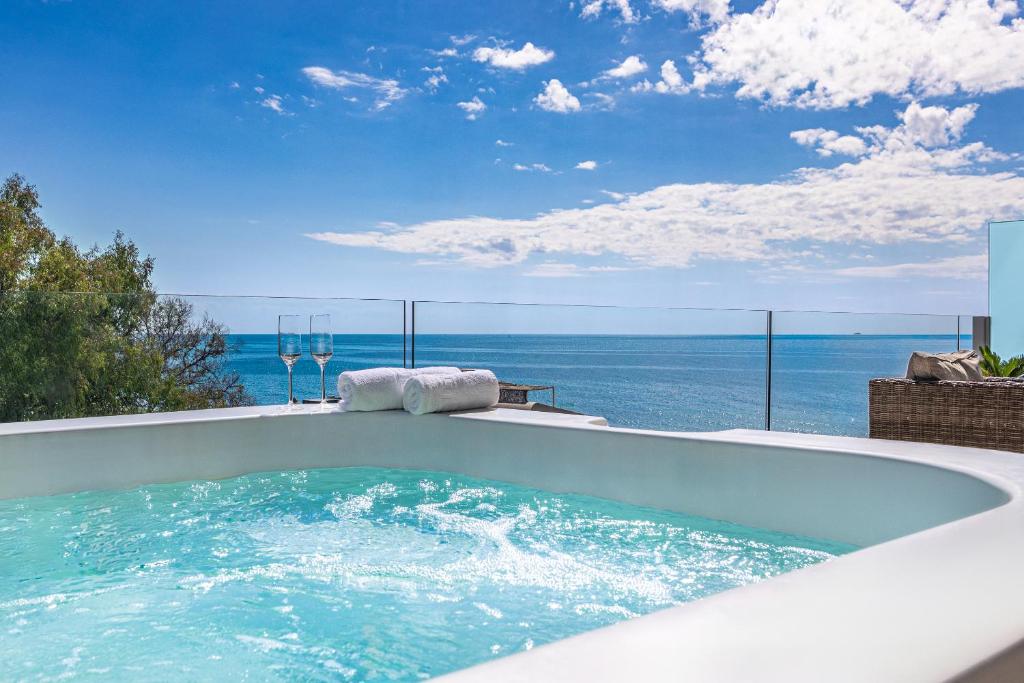 Amazing sea view from the comfort of the jacuzzi - 1