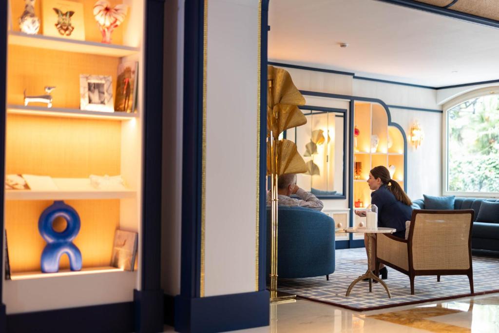 フロント・ロビー