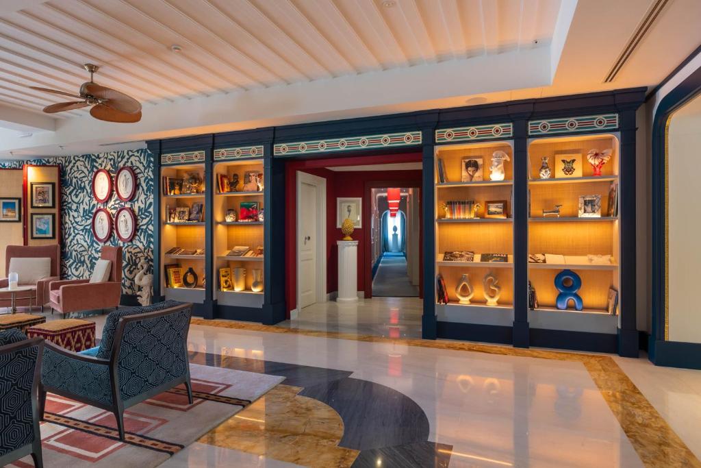 フロント・ロビー