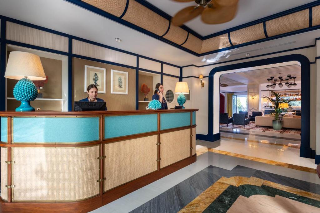 フロント・ロビー