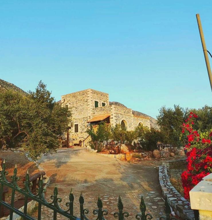 Refoulo Tower, Áyios Níkon