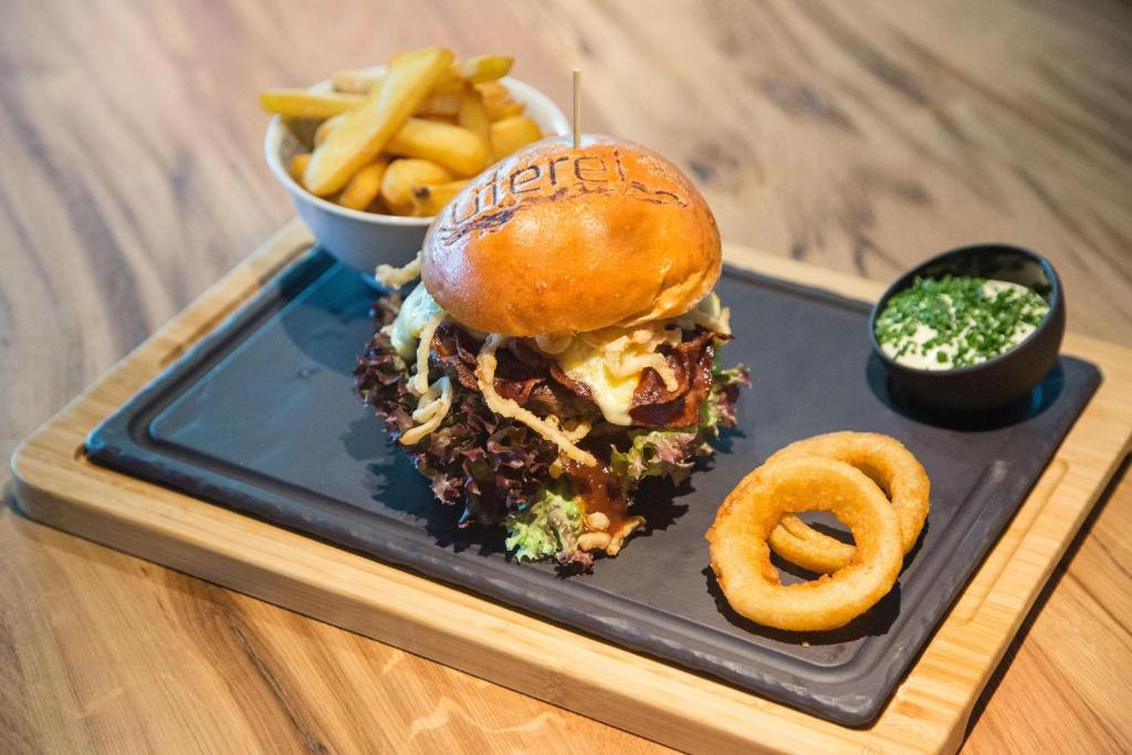 طعام و مشروبات