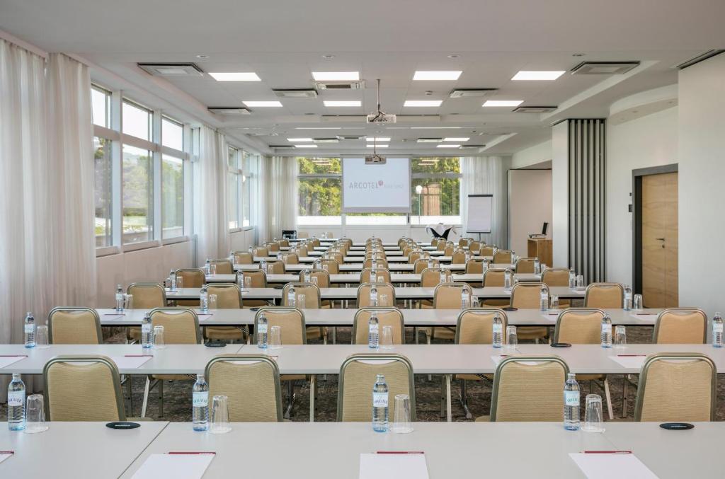 غرفة الاجتماعات/الاحتفالات