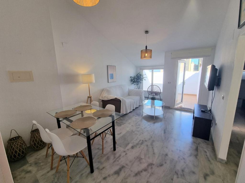 Los Olivos Beach and Pool Apartment - 3
