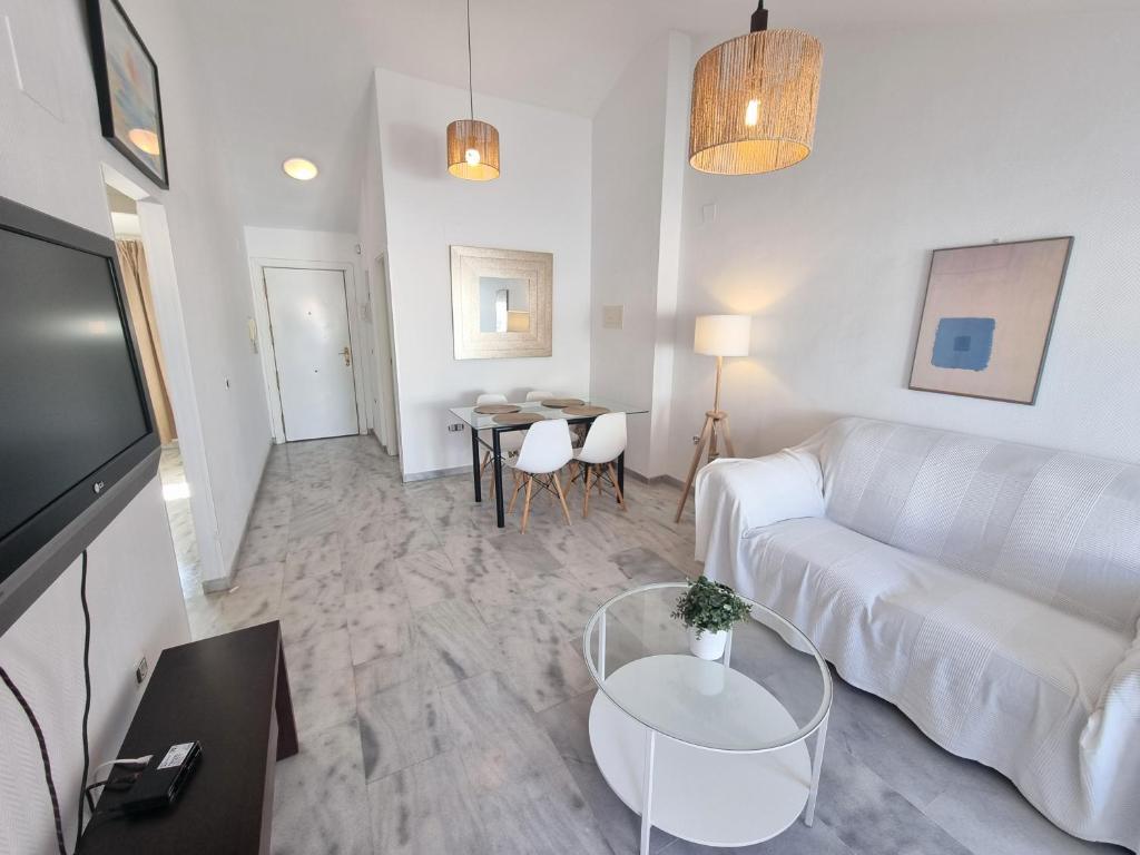 Los Olivos Beach and Pool Apartment - 4
