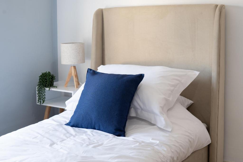 Red & Blue flat 15mins to Liverpool city centre, free parking, New Brighton