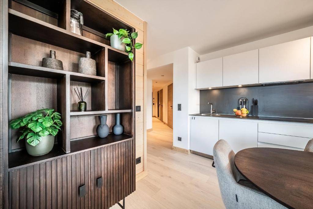 Apartment Tineo Alpe D'Huez - by EMERALD STAY - 2