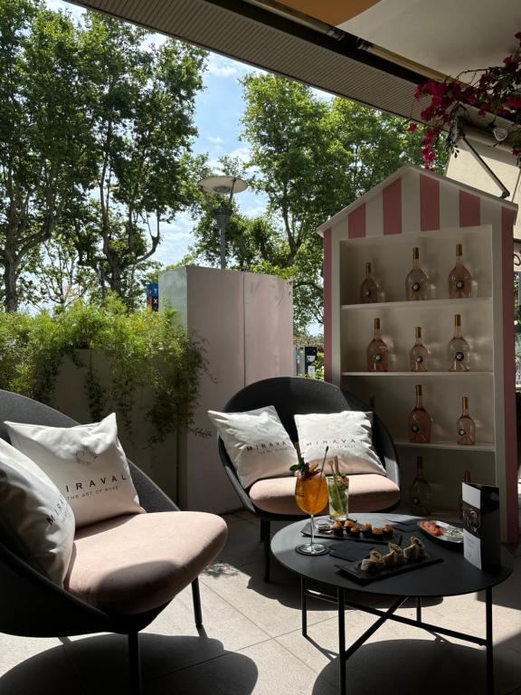 Bar/lounge