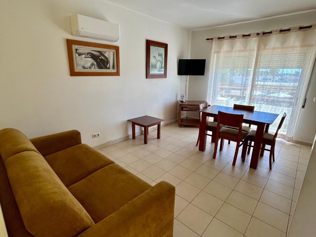 Apartamentos Santa Teresinha — Hotel rooms in Alvor, Faro