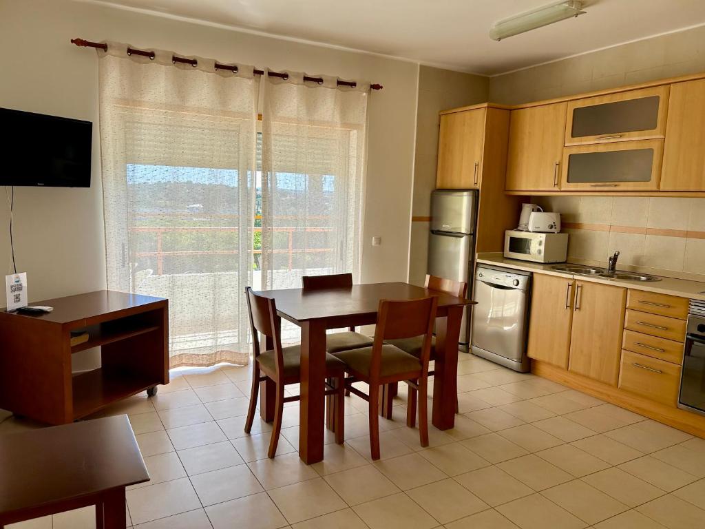 Apartamentos Santa Teresinha — Hotel rooms in Alvor, Faro