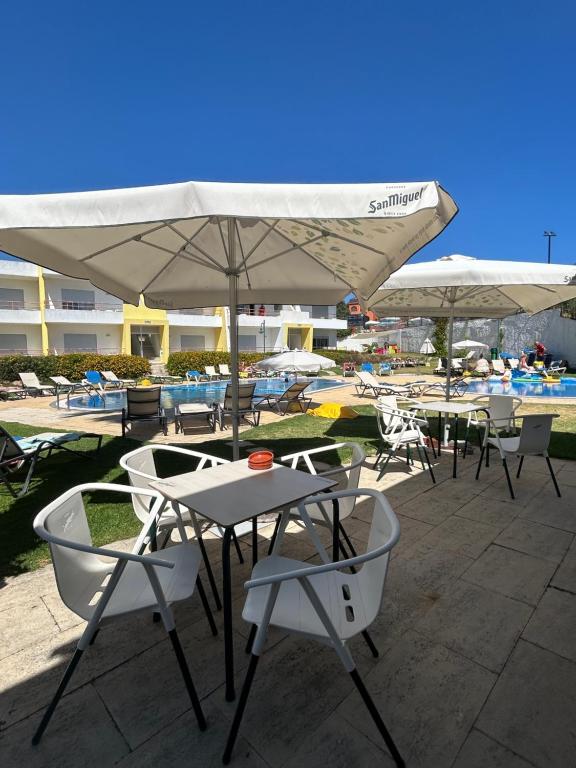 Apartamentos Santa Teresinha — Swimming pool in Alvor, Faro