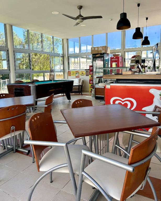 Apartamentos Santa Teresinha — Restaurant & bars in Alvor, Faro