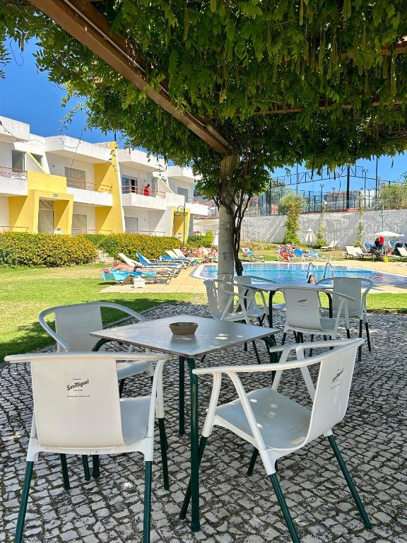 Apartamentos Santa Teresinha — Swimming pool in Alvor, Faro