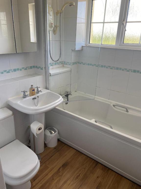 Manor Close, Braunton photo 2