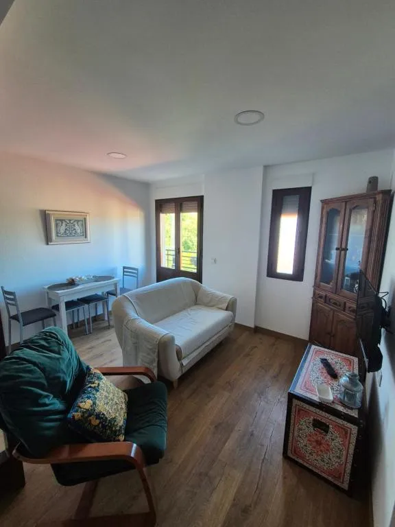Apartamentos Rio Almar，位于El Cabaco的酒店