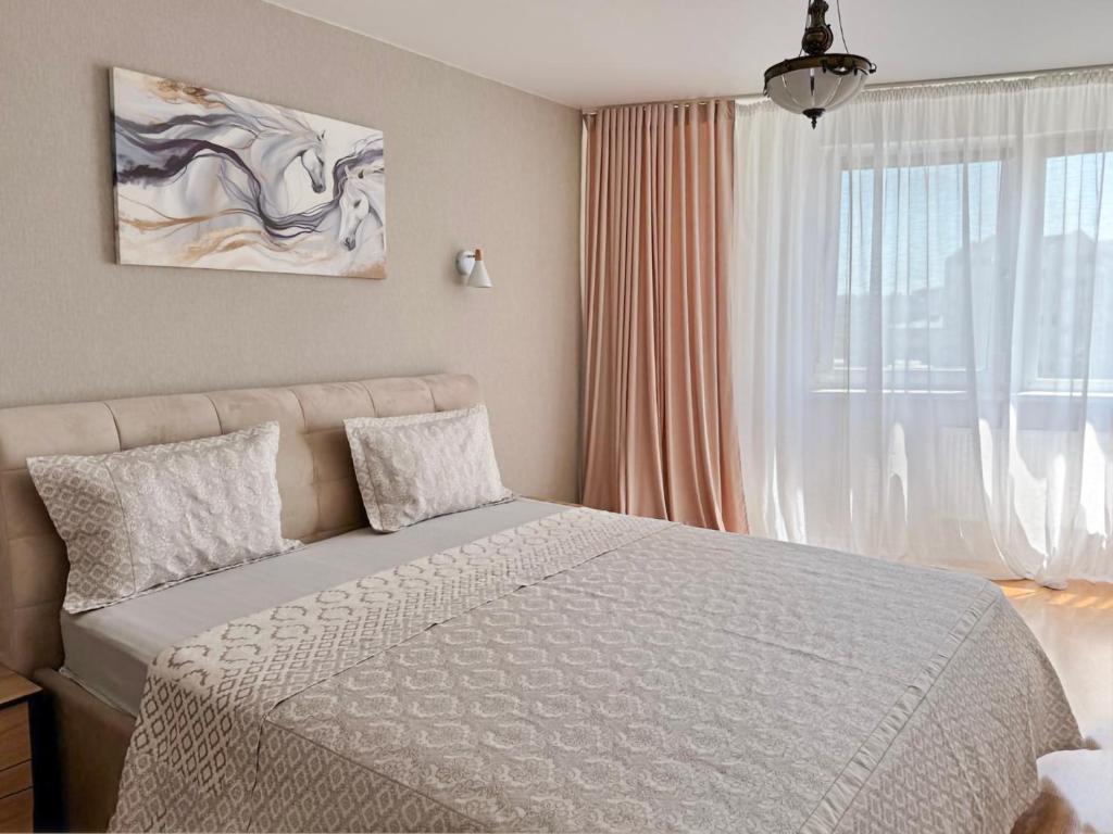 Charming,lovely and central with park view, Chişinău