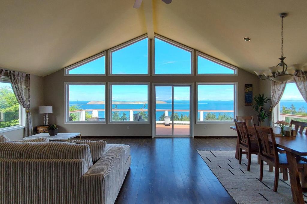 Eagle's Nest Paradise, Sequim