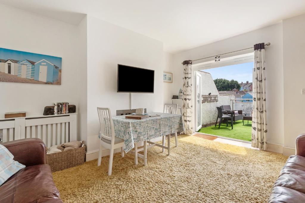 The Pennines - Close to town beach and shops, Tenby