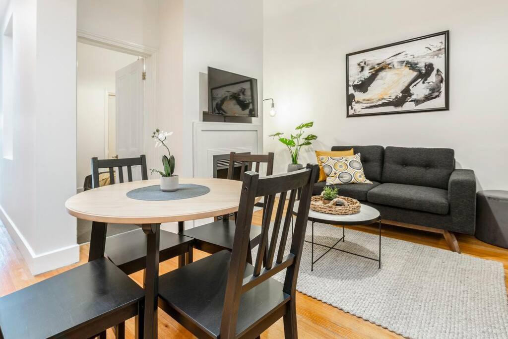 A Carlton Classic - Quaint Inner-City Getaway, Melbourne