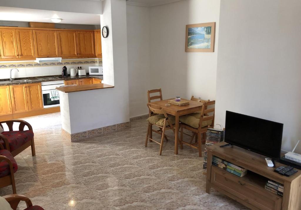 Torrevieja, La Torreta Ground Floor Apartment with Large Private Patio Garden 전경