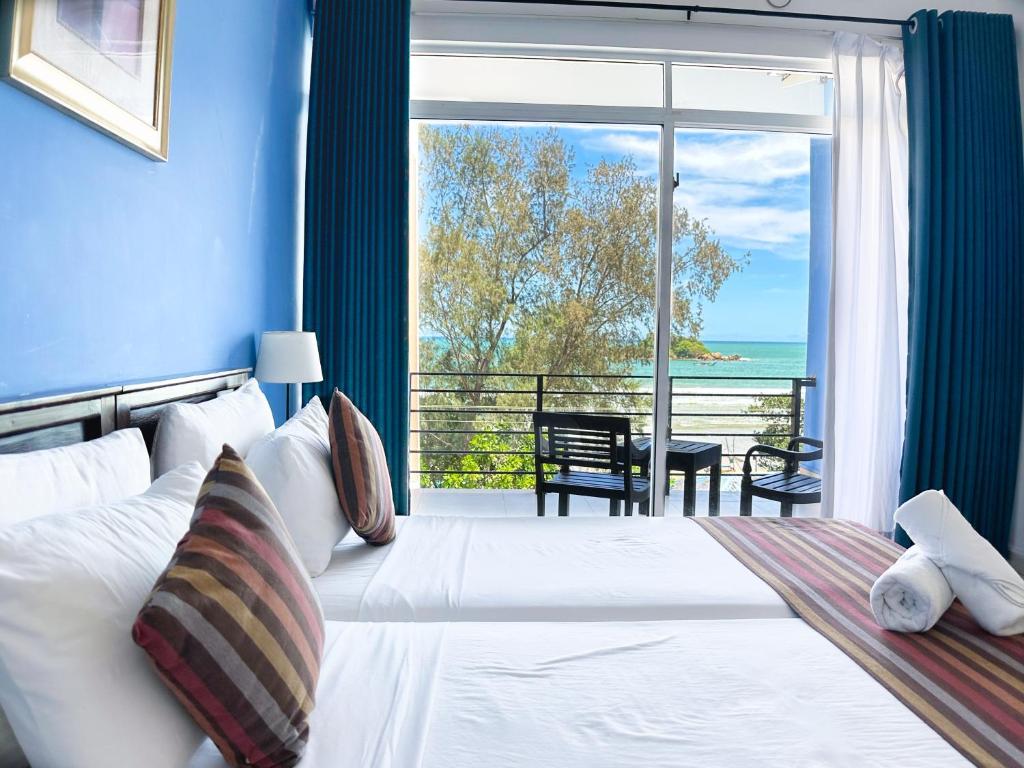 Twenty -Two Dazzle Bay, Weligama