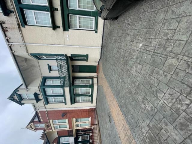 Single room en-suite on Southfield Road, Middlesbrough