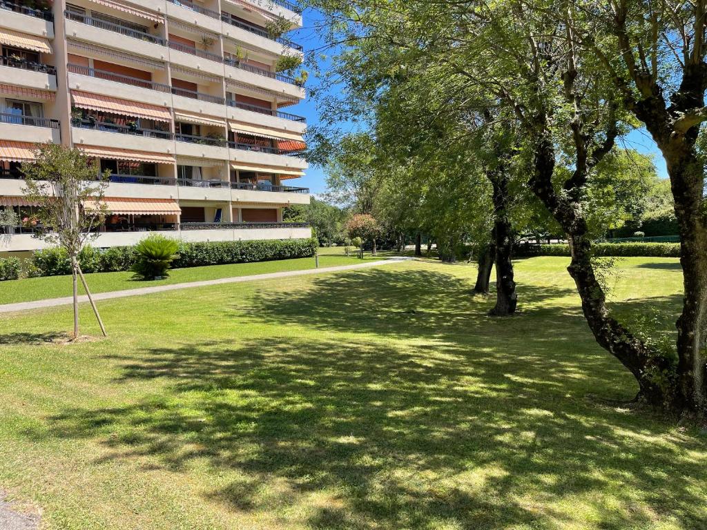 grand appartement 74m2 refait à neuf à 5mn de la mer dans grand parc botanique - 5
