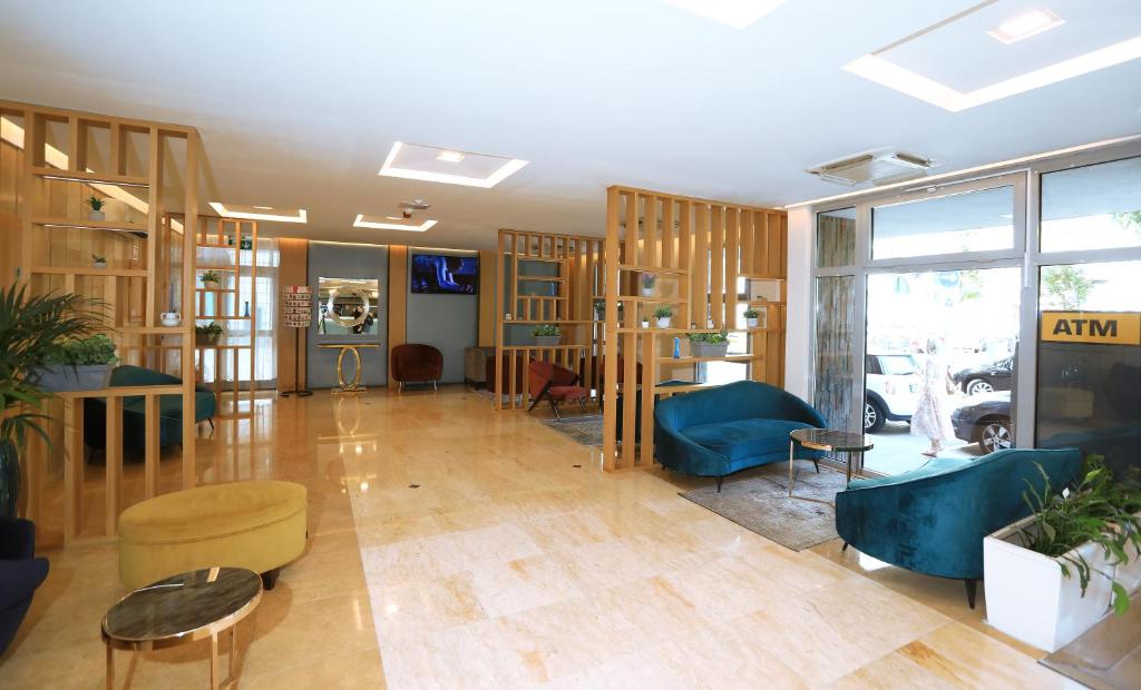 フロント・ロビー